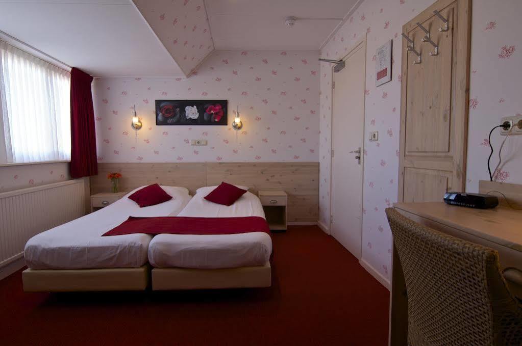 Hotel Oepkes West-Terschelling Exterior photo